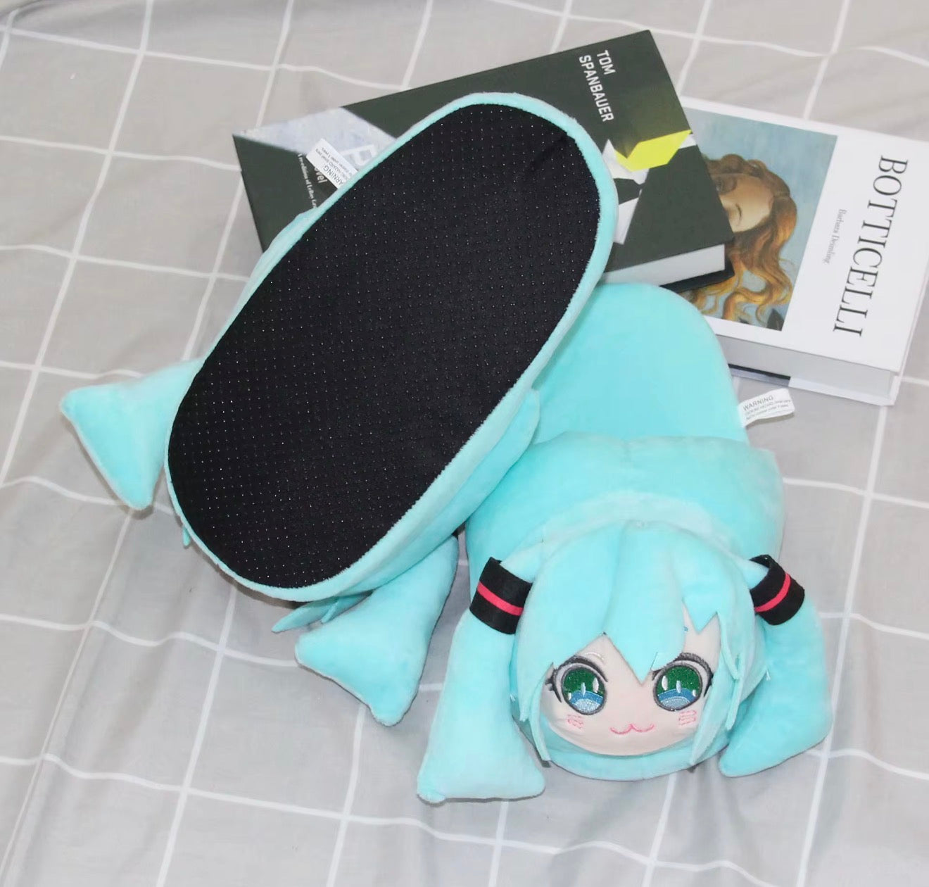 Pantuflas de Peluche Hatsune Miku – Suaves y Antideslizantes