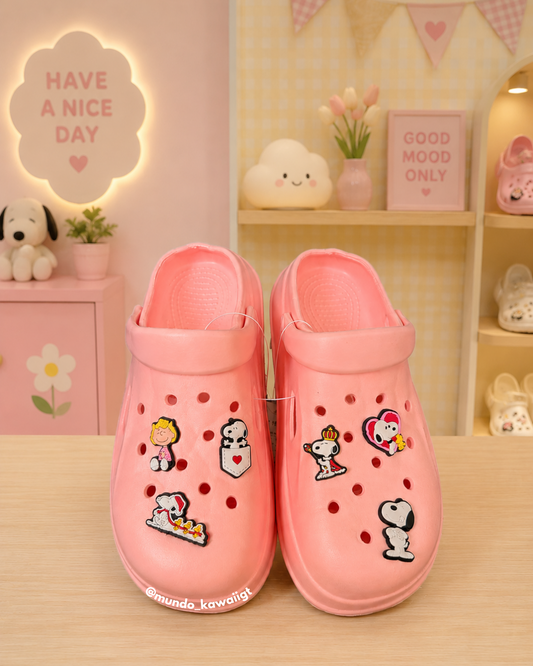 Clogs Kawaii con Charms de Snoopy