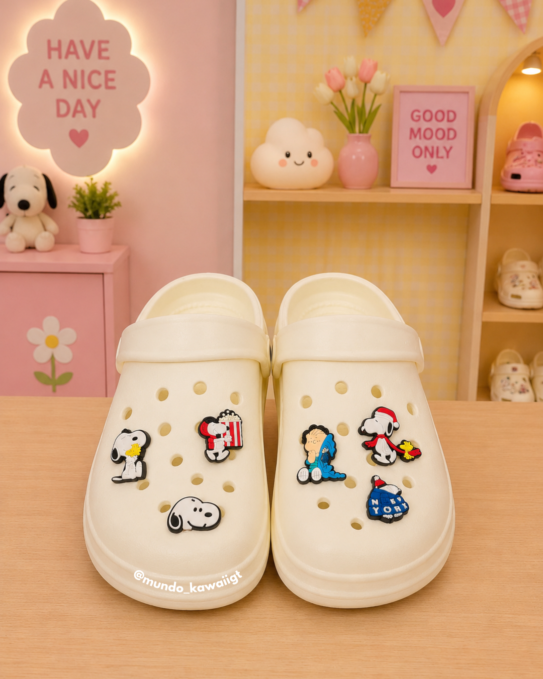 Clogs Kawaii con Charms de Snoopy