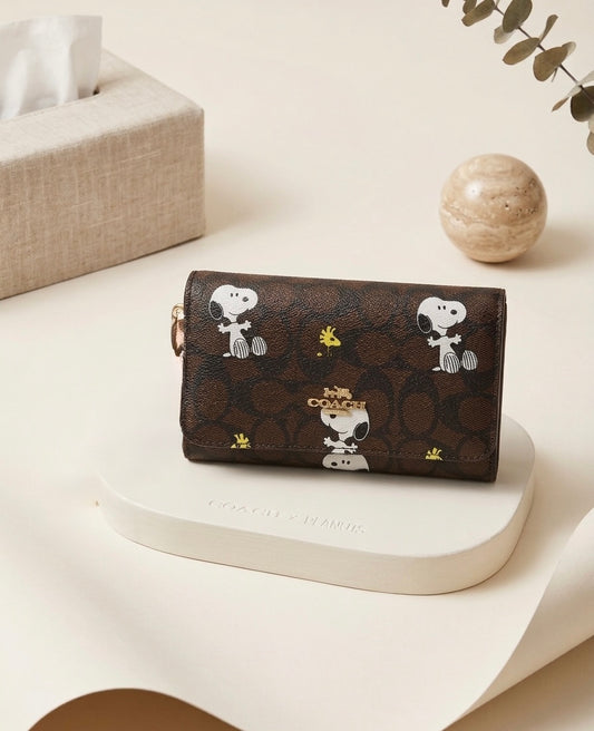 Billetera inspirada en Coach x Peanuts Snoopy