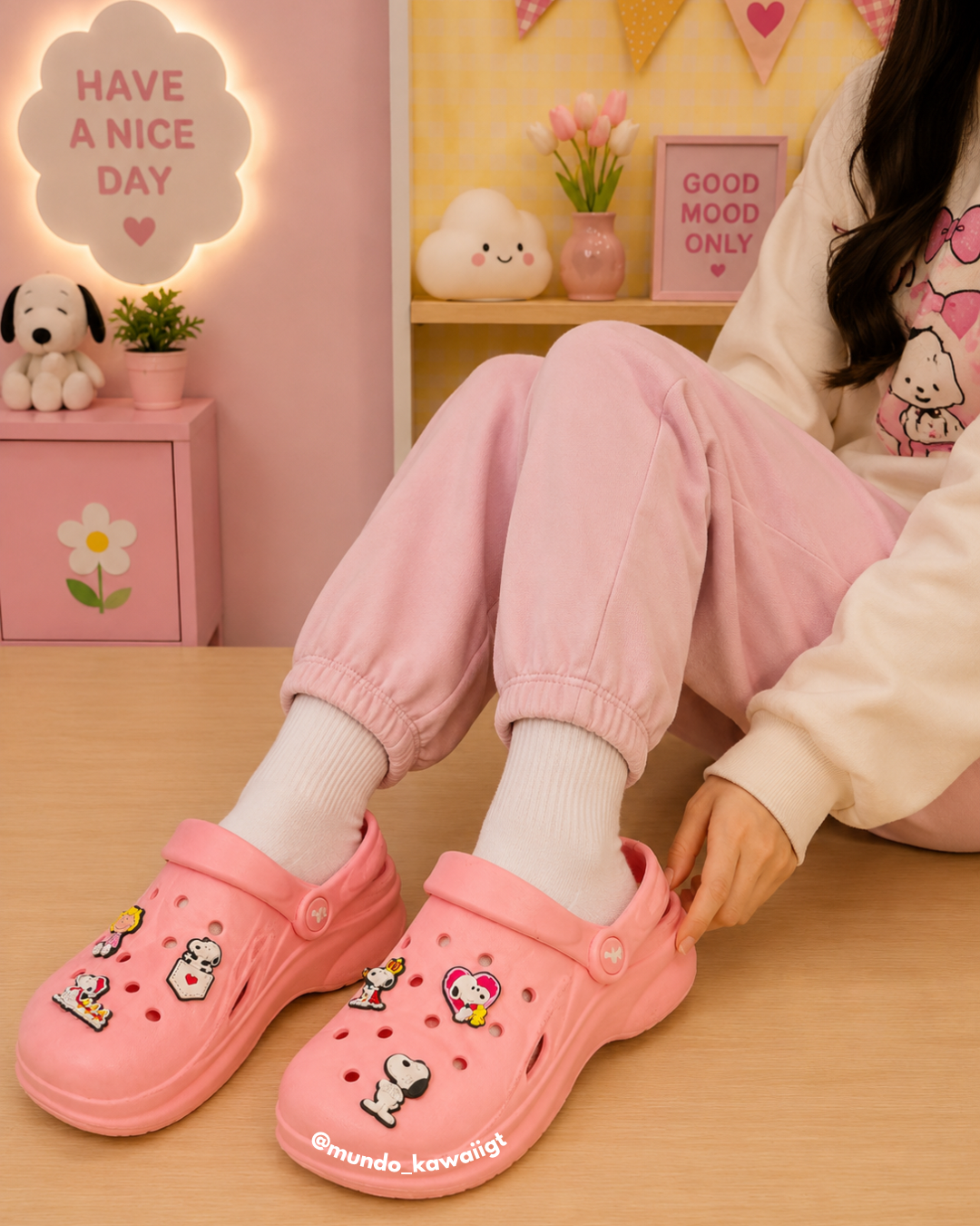 Clogs Kawaii con Charms de Snoopy