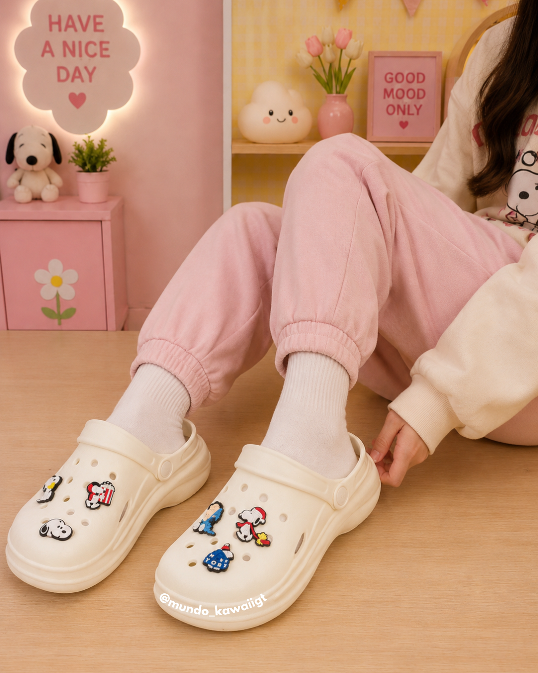 Clogs Kawaii con Charms de Snoopy