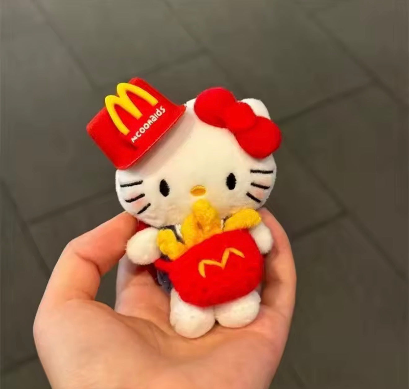 Llavero de Peluche Hello Kitty Papitas | 8 cm