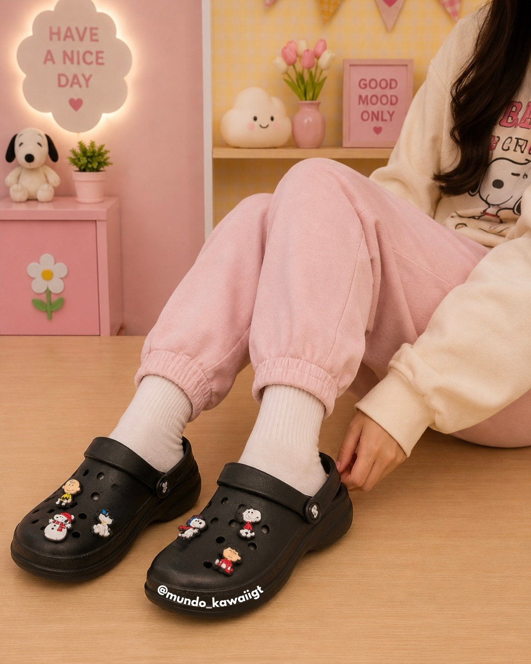 Clogs Kawaii con Charms de Snoopy