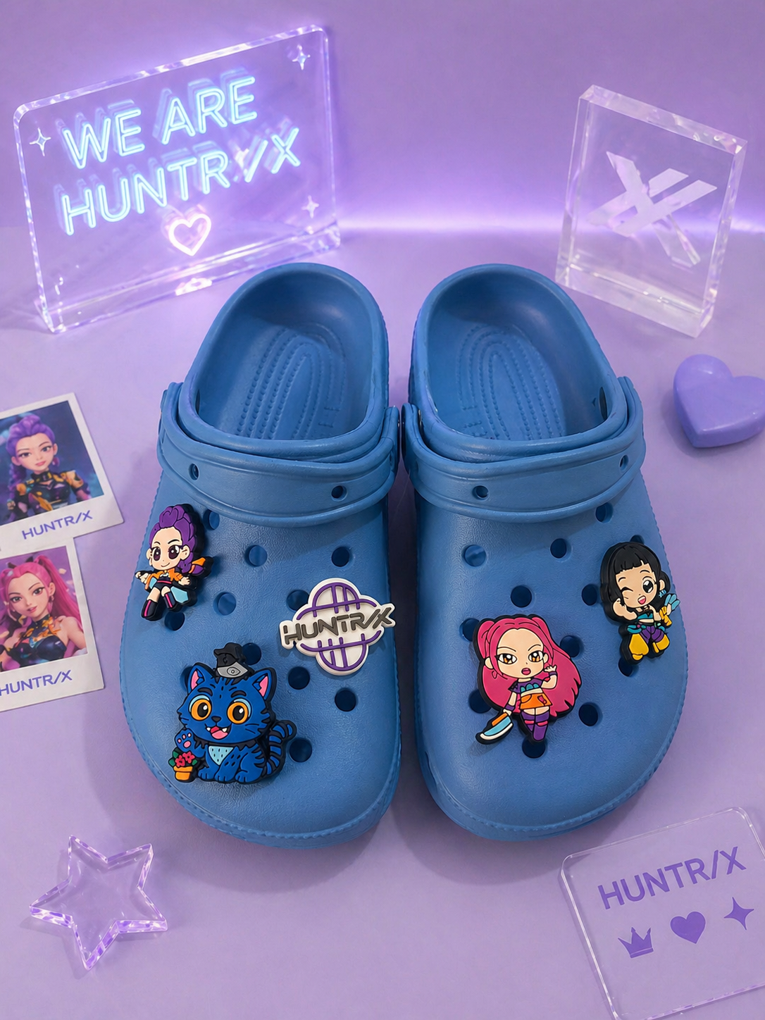 Zuecos con charms estilo HUNTR/X