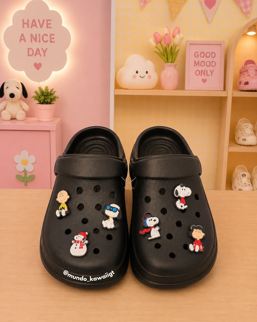 Clogs Kawaii con Charms de Snoopy