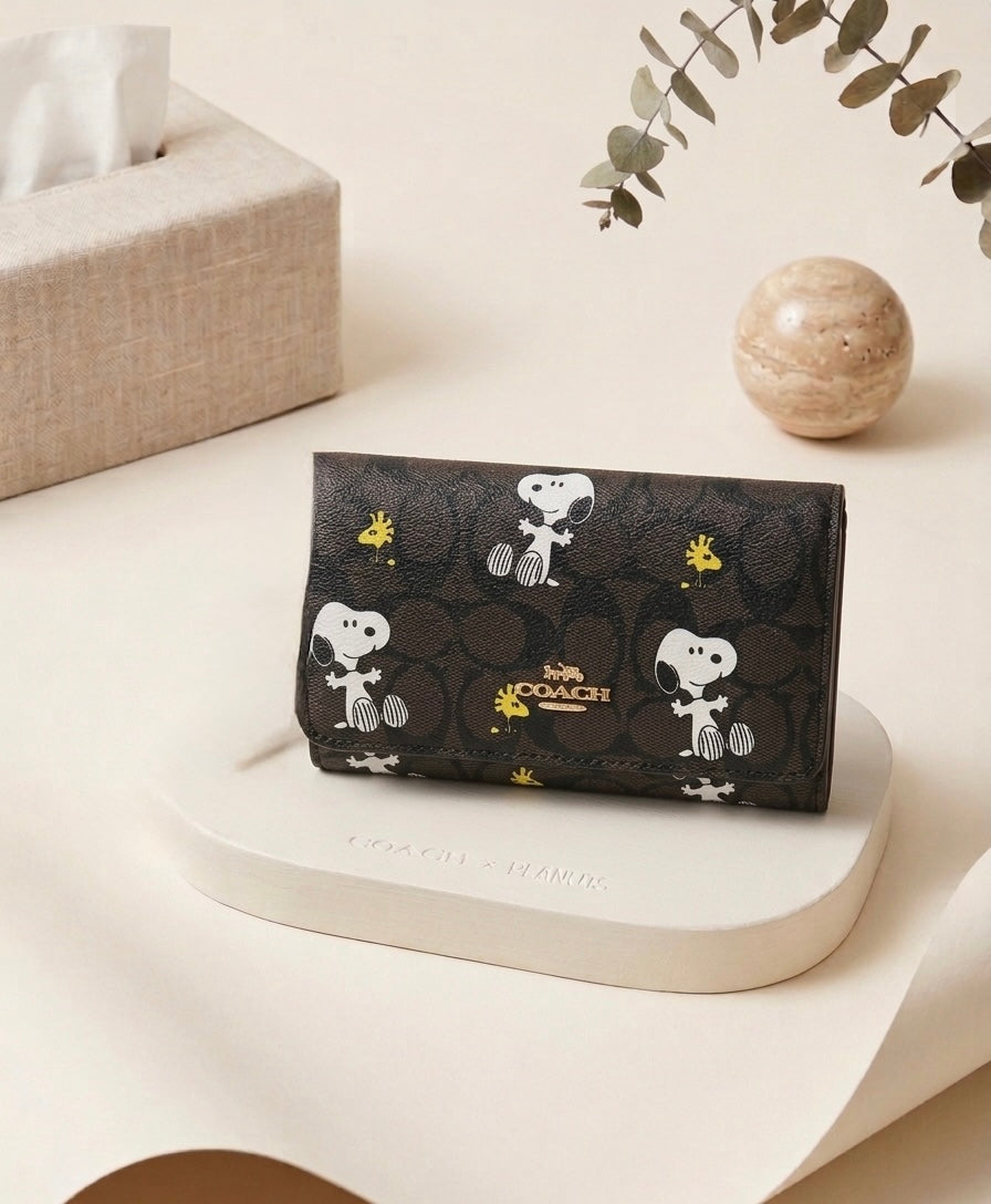 Billetera inspirada en Coach x Peanuts Snoopy