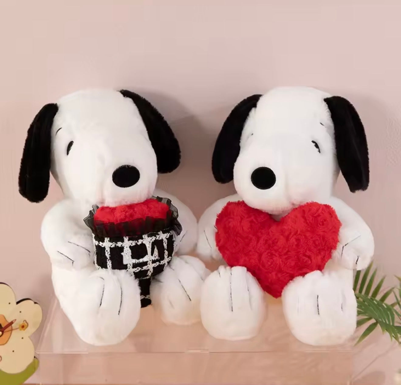 Mochila Peluche Snoopy con Corazón – 25 cm